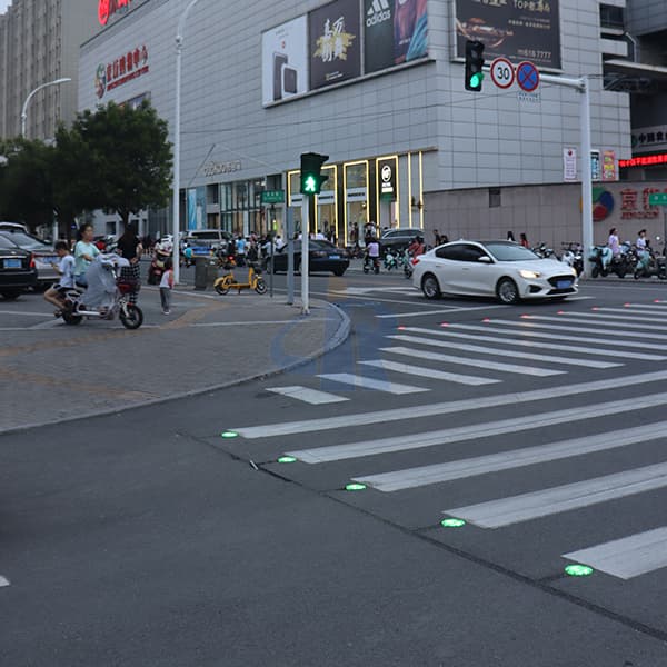 Led Solar Pavement Markers Are Used In Intelligent Crosswalk System