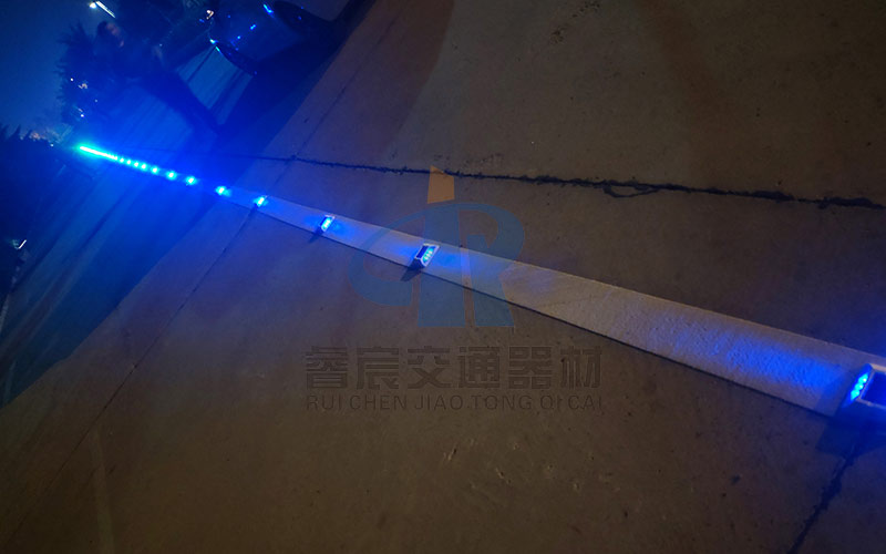 solar stud light for road